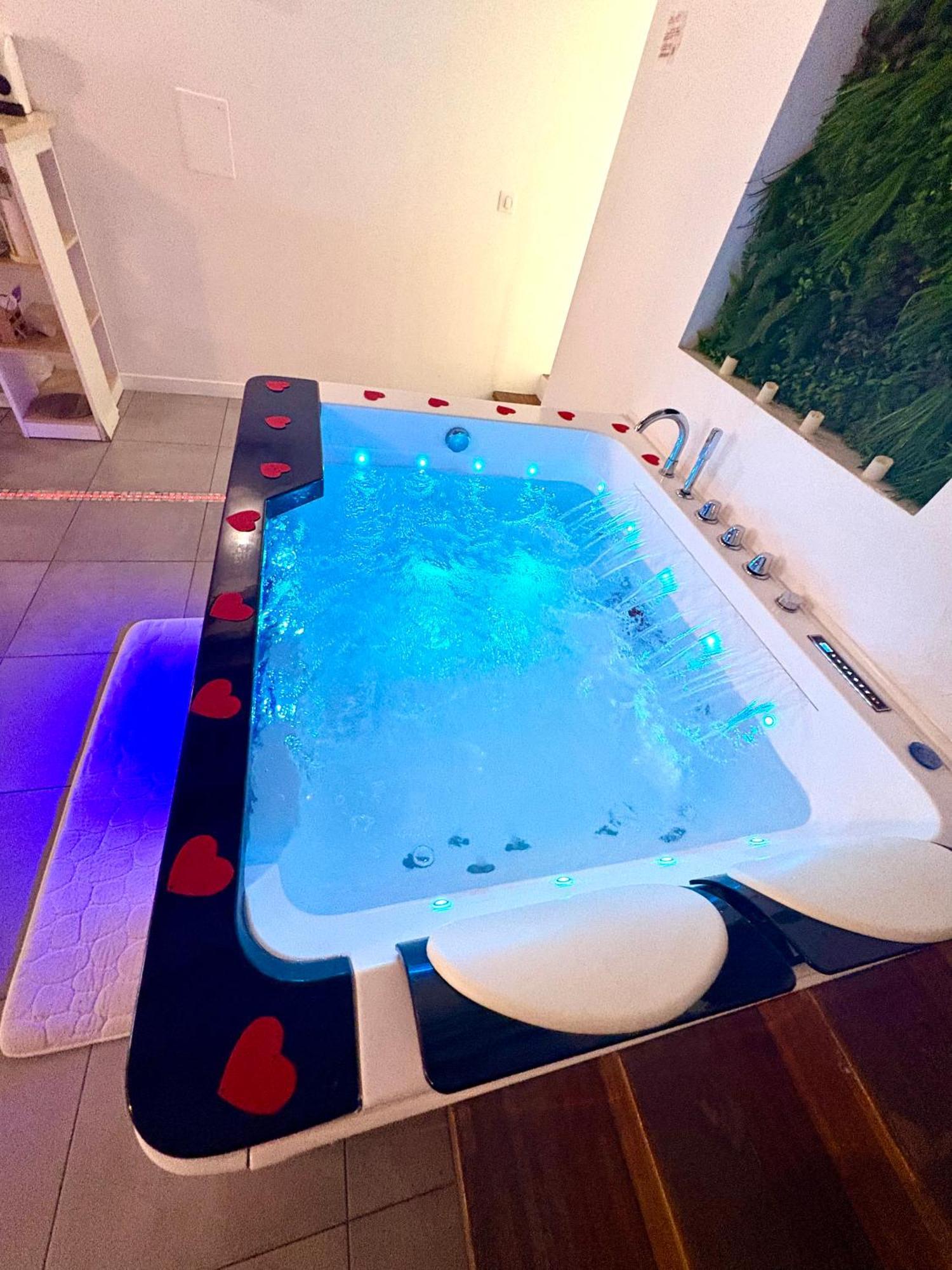 Logement Moderne Avec Jacuzzi 奥贝维利埃 外观 照片